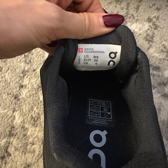 Black ON Cloud swift sneakers, only worn twice - Picture 5 of 5